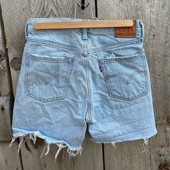 Women’s Levi’s Denim Shorts - Picture 3 of 5